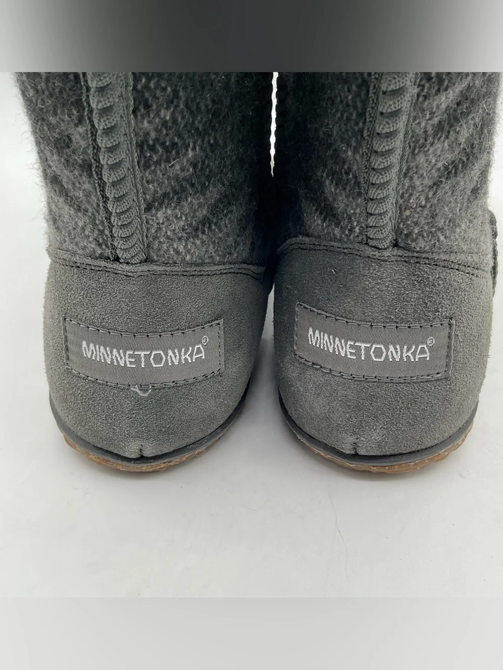 Minnetonka Women’s Gray Suede Faux Fur Lined Ankle Boots Size 9 M 84955